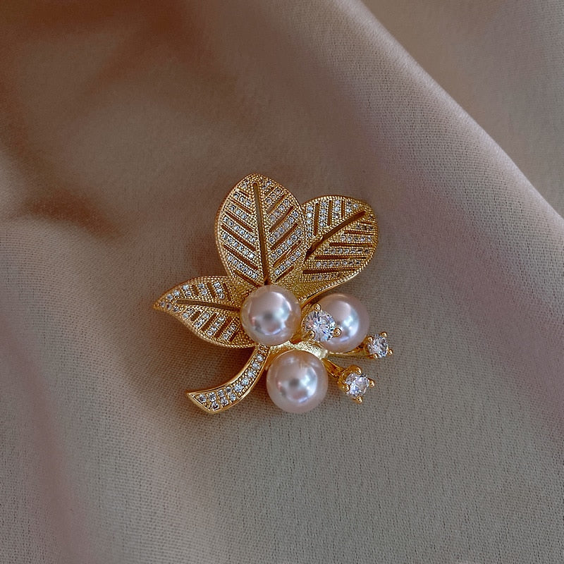 Pearl plant Brooch