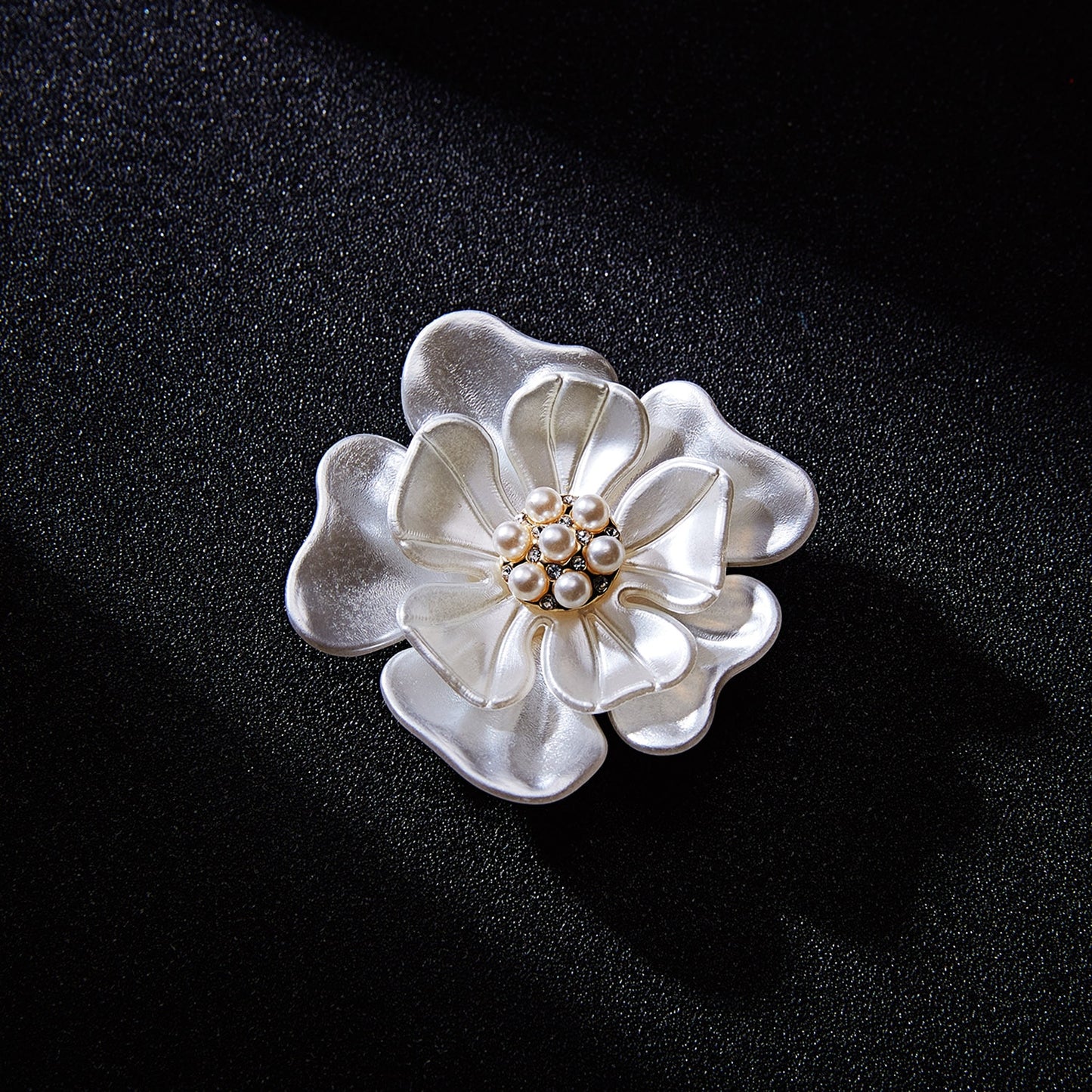 Pearl flower Brooch